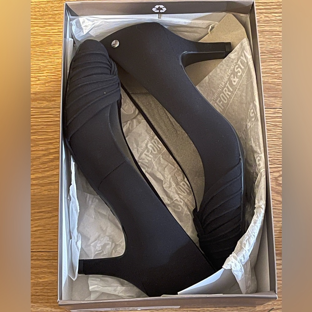 LifeStride Women's Portray Pump, Black Microfiber, Size 9 - Picture 6 of 7